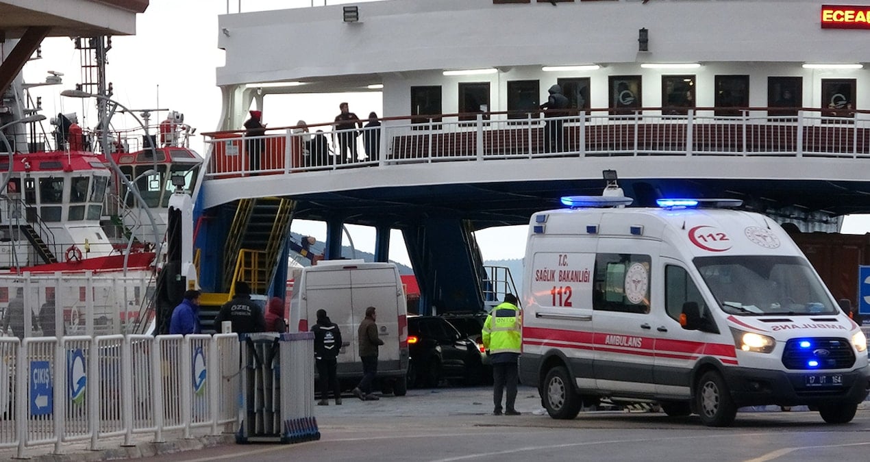 Feribotta korku dolu anlar: Denize düşen yolcu kurtarıldı